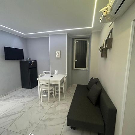 Casa Vacanze Qs 10 Apartment Napoli Ngoại thất bức ảnh